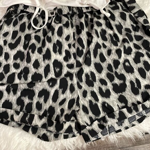 Animal Print Romper Jumpsuit Size XL Black, White and Gray - Picture 8 of 8